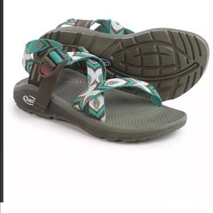 Sale! NIB CHACOS! Women’s Z/cloud Sz 5M peacock 🌸